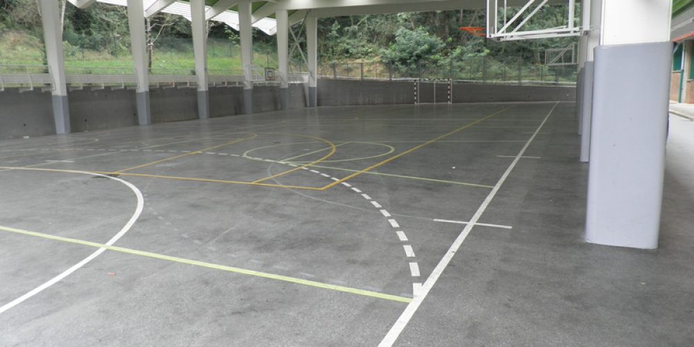 PAVIMENTACIÓN DE PISTA POLIDEPORTIVA EN PATIO COLEG. HERRI ESKOLA. ELGOIBAR