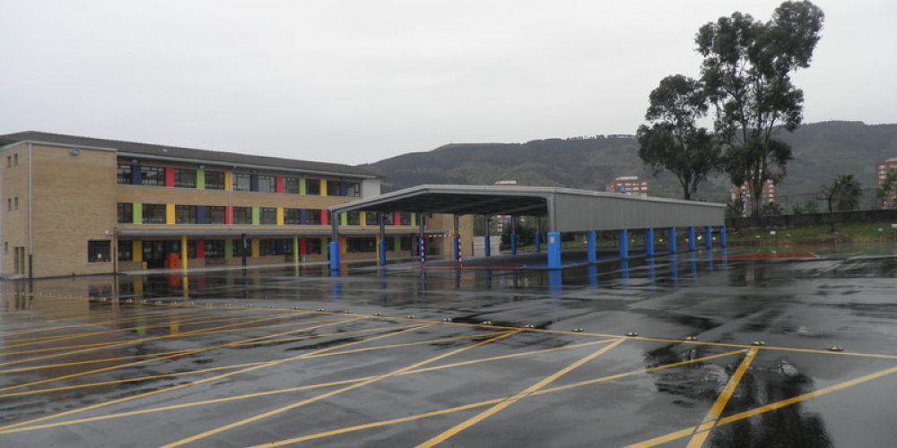 PAVIMENTACIÓN DEL PATIO DEL COLEGIO MUKUSULUBA EN BARAKALDO