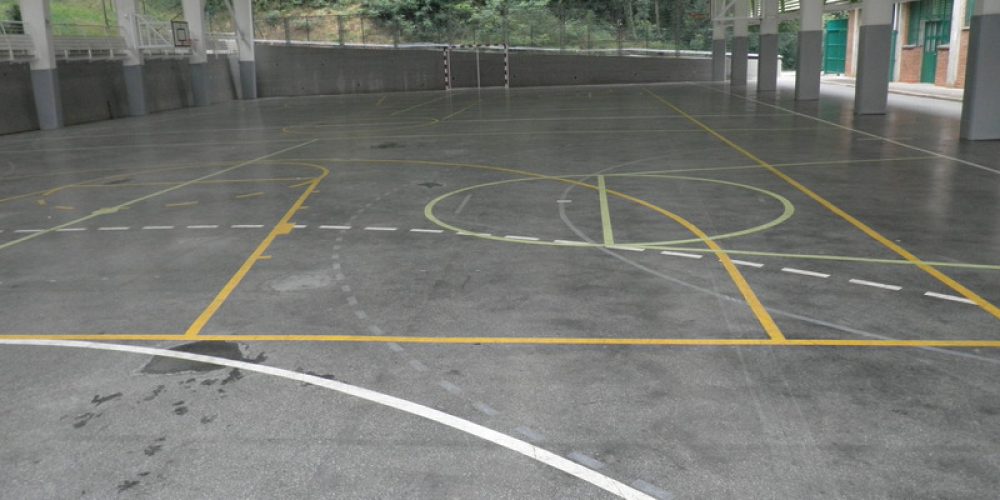 PAVIMENTACIÓN DE PISTA POLIDEPORTIVA EN PATIO COLEG. HERRI ESKOLA. ELGOIBAR