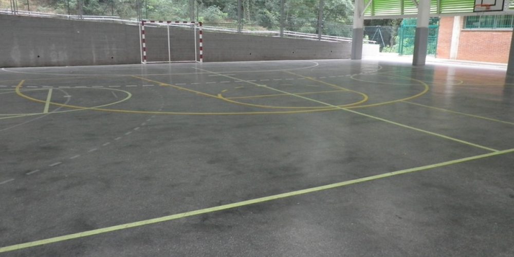 PAVIMENTACIÓN DE PISTA POLIDEPORTIVA EN PATIO COLEG. HERRI ESKOLA. ELGOIBAR