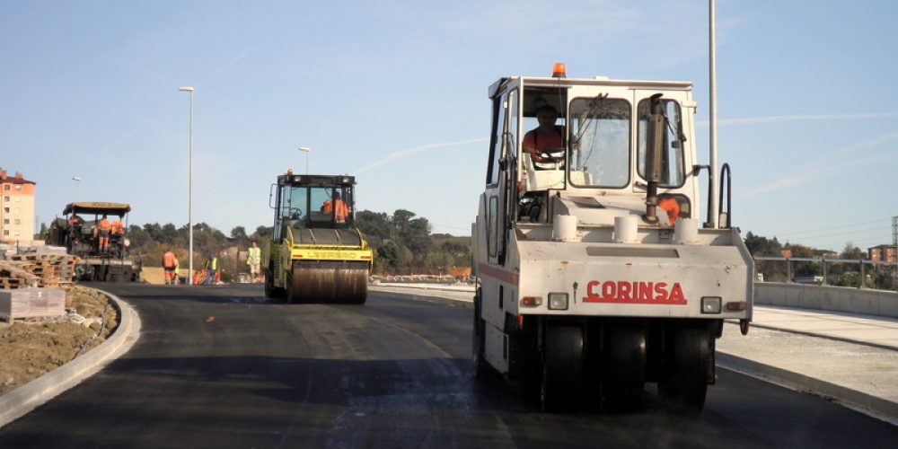 AUTOPACTO Y APISONADORA REALIZANDO LABORES DE COMPACTACIÓN