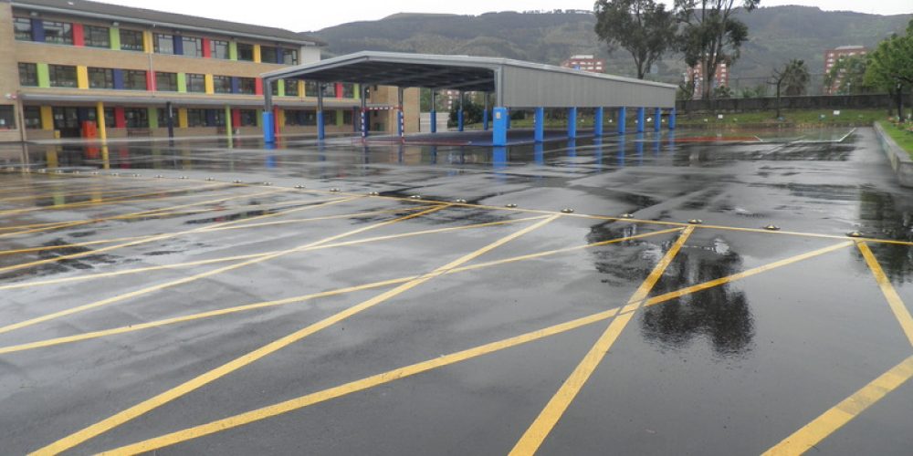 PAVIMENTACIÓN DEL PATIO DEL COLEGIO MUKUSULUBA EN BARAKALDO