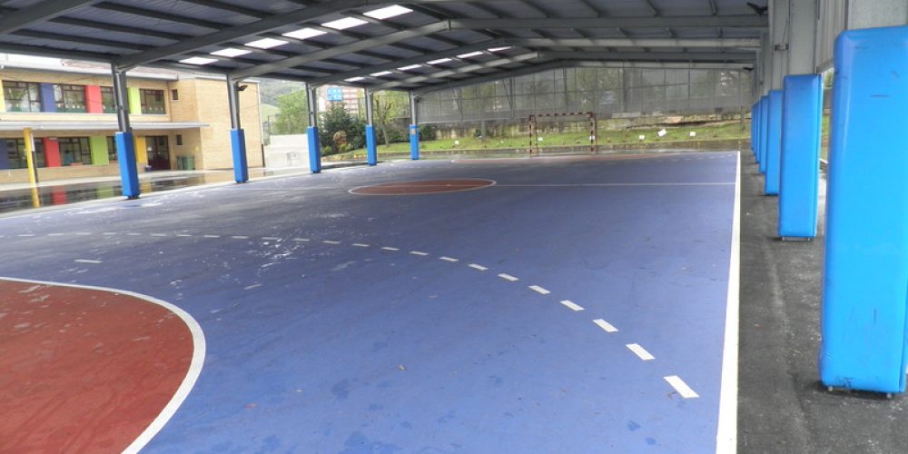 PAVIMENTACIÓN DEL PATIO DEL COLEGIO MUKUSULUBA EN BARAKALDO