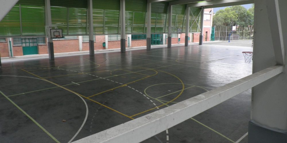 PAVIMENTACIÓN DE PISTA POLIDEPORTIVA EN PATIO COLEG. HERRI ESKOLA. ELGOIBAR